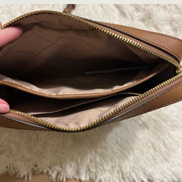 Michael Kors MK Logo Crossbody NWOT - Picture 5 of 5